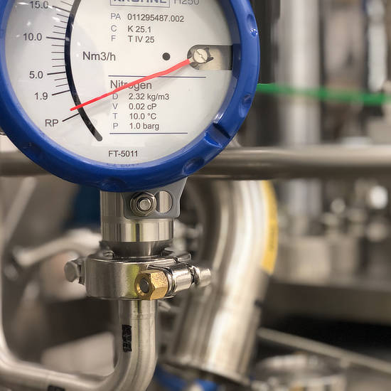 Instrumentation and process control. Pressure gauge - chemical industry