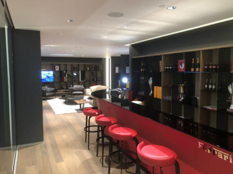 Ferrari Berkeley Square - customer bar