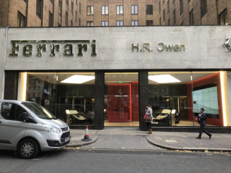 Ferrari Berkeley Square - front entrance