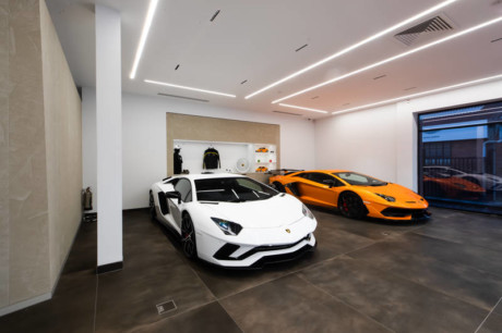 Lamborghini Pangbourne - car display